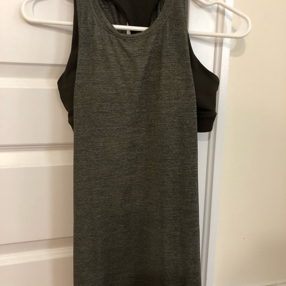 Lulu workout top size 4 - Picture 2 of 2